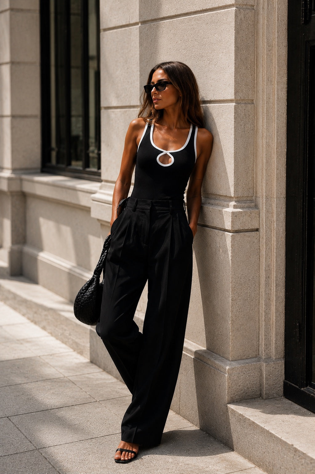 Chosen By Tuchuzy Key Hole Scoop Tank Black / White