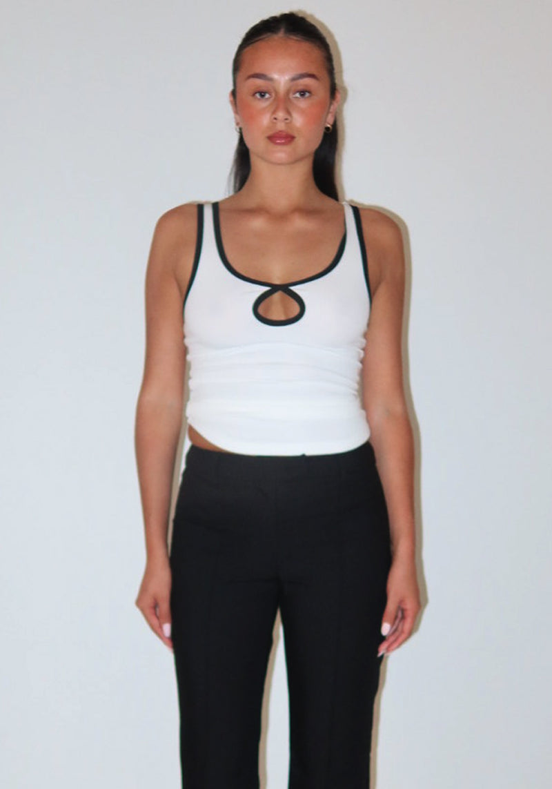 KEY HOLE SCOOP TANK WHITE / BLACK