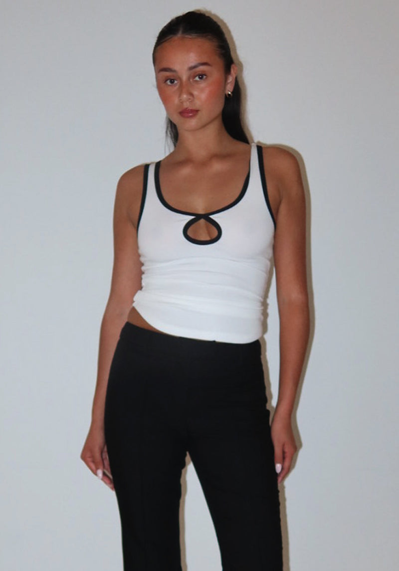 KEY HOLE SCOOP TANK WHITE / BLACK