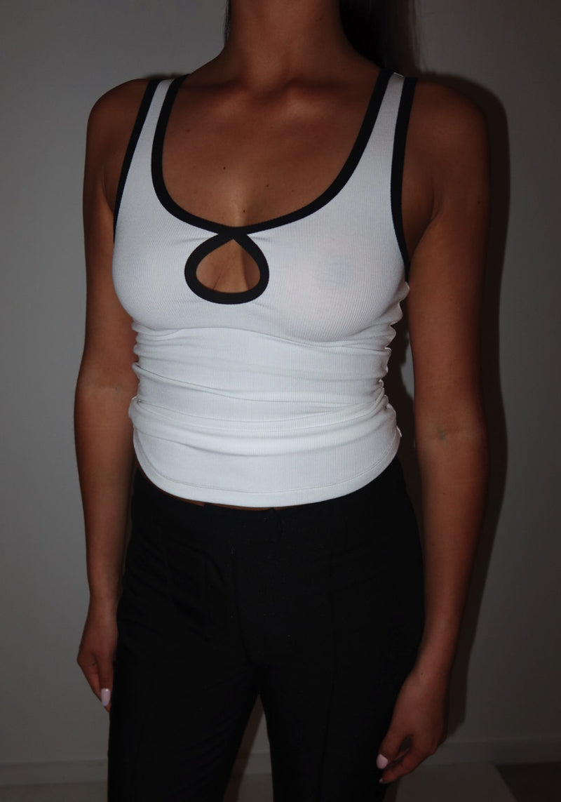 KEY HOLE SCOOP TANK WHITE / BLACK