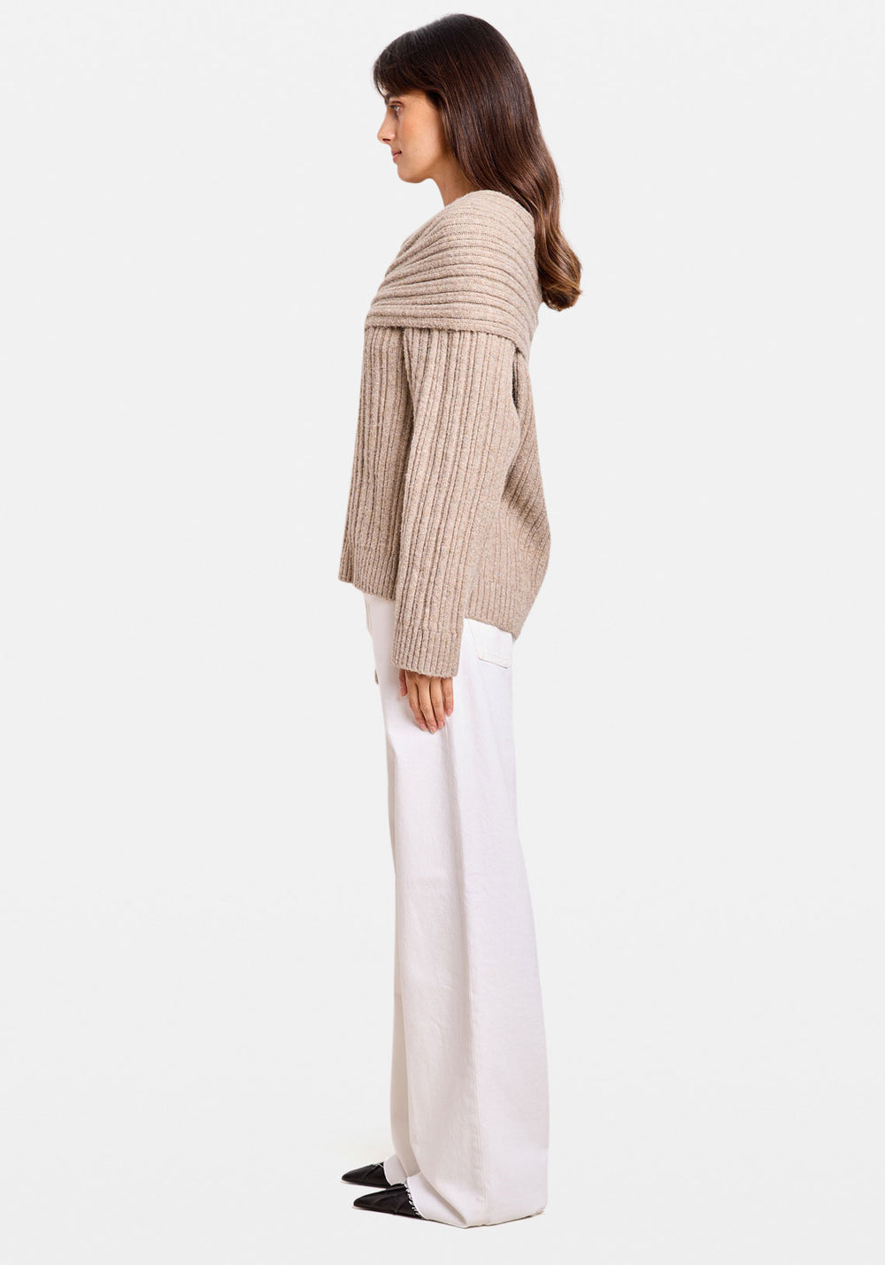 OVERSIZED OFF SHOULDER KNIT TAUPE