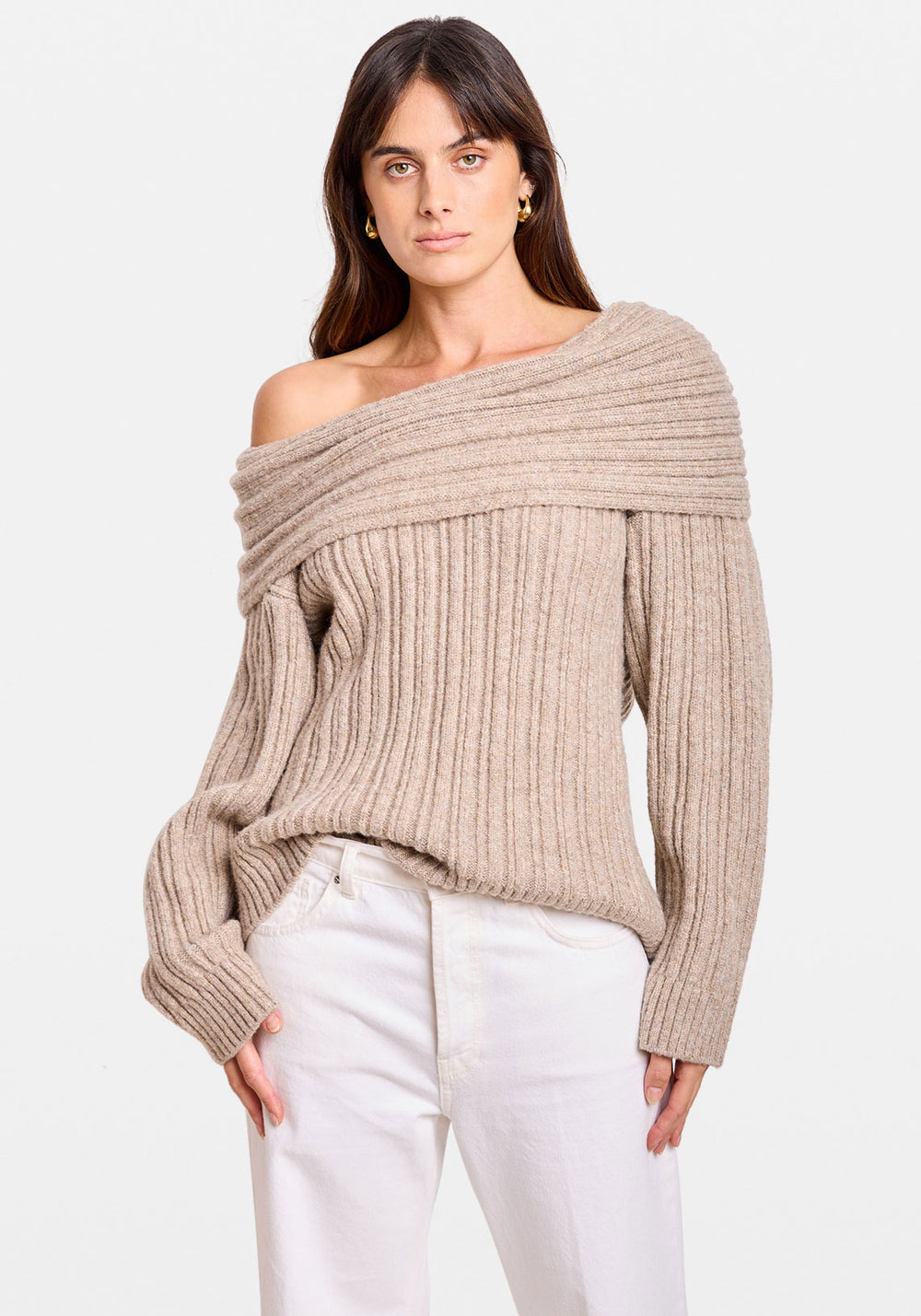 OVERSIZED OFF SHOULDER KNIT TAUPE