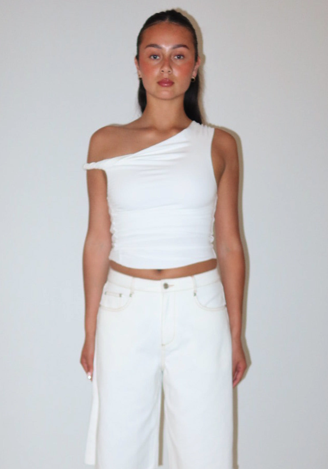 TWIST DRAPE TOP WHITE | Chosen by Tuchuzy | Tuchuzy