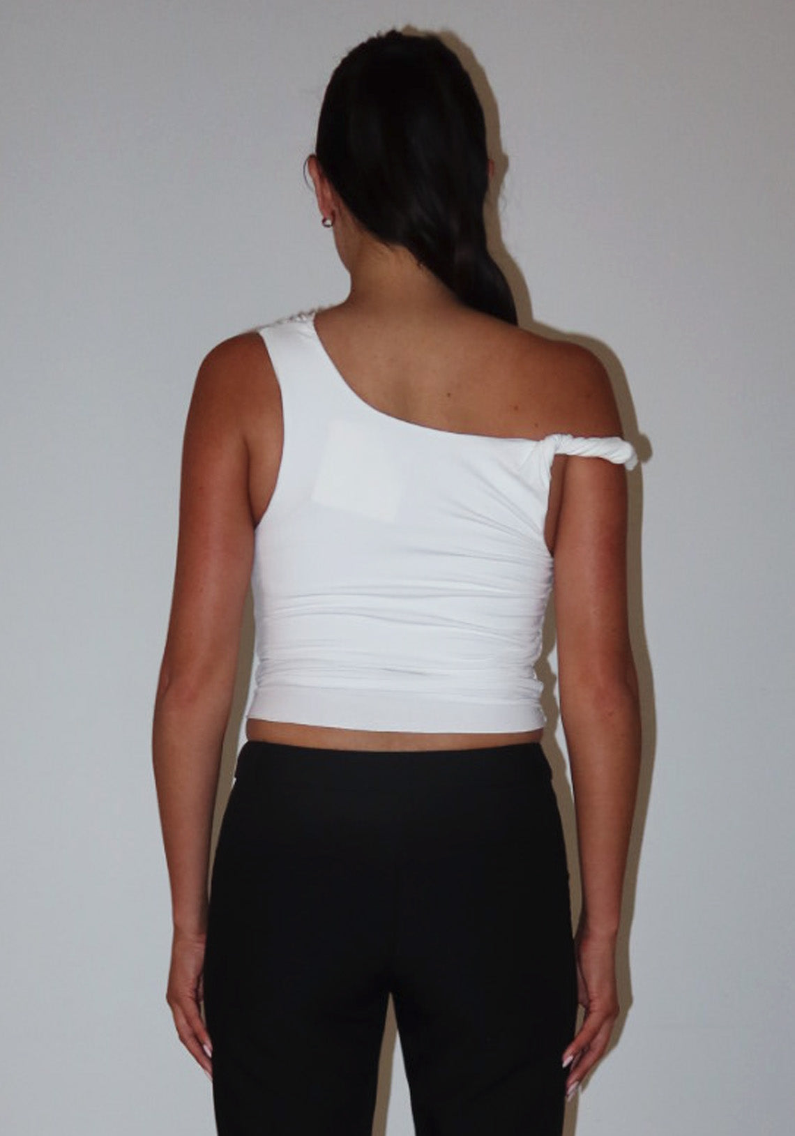 TWIST DRAPE TOP WHITE | Chosen by Tuchuzy | Tuchuzy