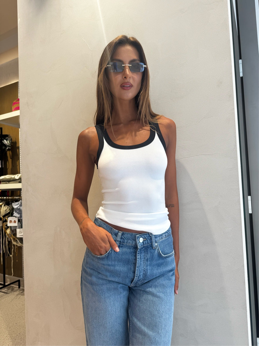 Scoop Tank White &amp; black