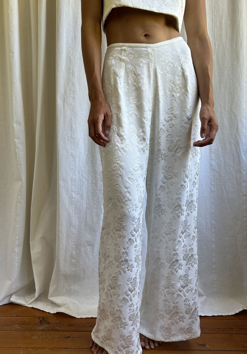 WIDE LINE PANT WHITE FLOWER