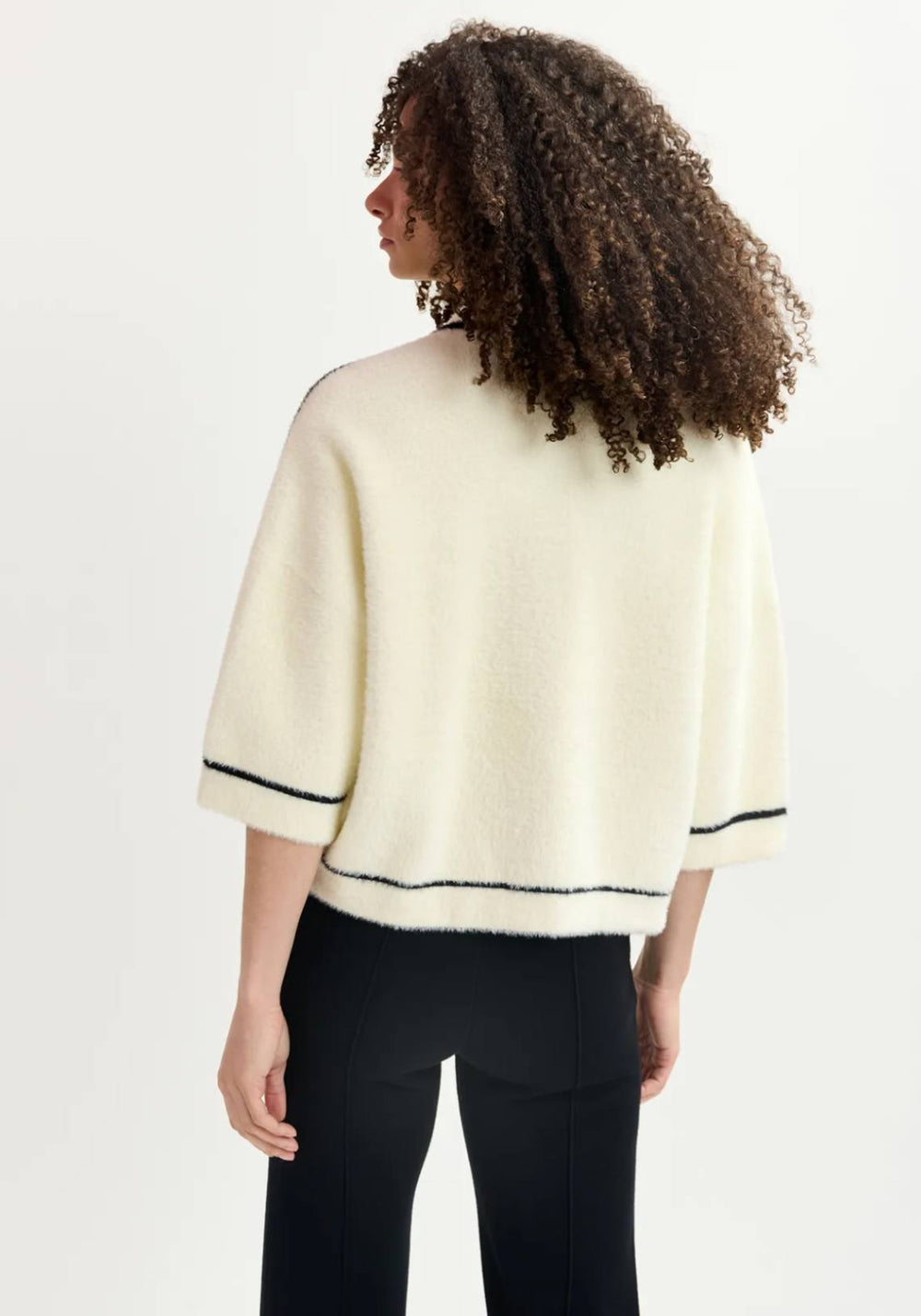 OFF WHITE FUZZY KNITTED CARDIGAN