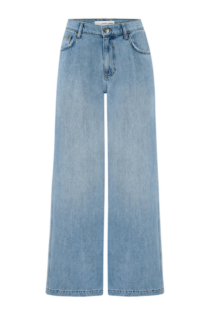 Bay Jean in Weekender