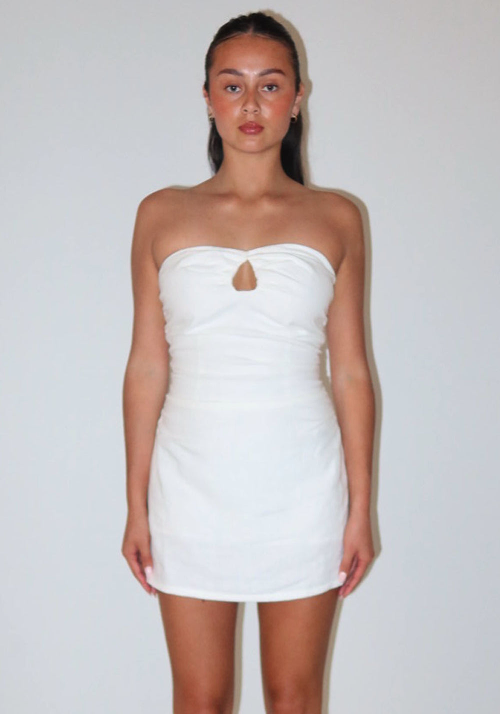 KEY HOLE LINEN MINI DRESS WHITE